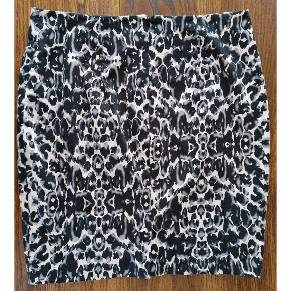 Leopard Print Black and White Skirt - Picture 4 of 10